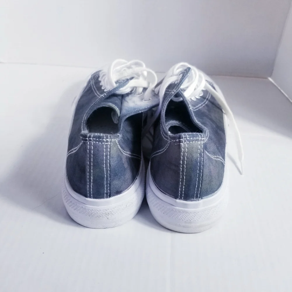 TIME & TRU CANVAS WOMEN'S PLATFORM MEMORY FOAM SHOE WITH A BLEACHED LOOK SIZE 10
